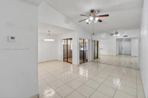 Villa ou maison à vendre à Hialeah, Floride: 2 chambres, 86.58 m2 № 1964003 - photo 6