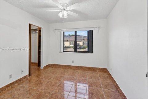 Villa ou maison à vendre à Hialeah, Floride: 2 chambres, 86.58 m2 № 1964003 - photo 9