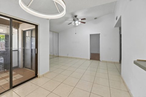 Villa ou maison à vendre à Hialeah, Floride: 2 chambres, 86.58 m2 № 1964003 - photo 8