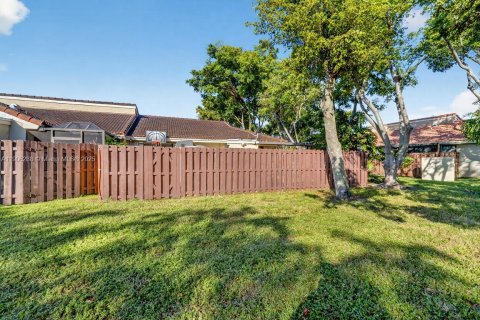 Villa ou maison à vendre à Hialeah, Floride: 2 chambres, 86.58 m2 № 1964003 - photo 21