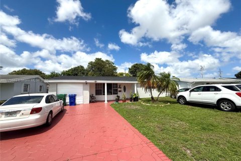 House in Miramar, Florida 3 bedrooms, 101.54 sq.m. № 1868780 - photo 1