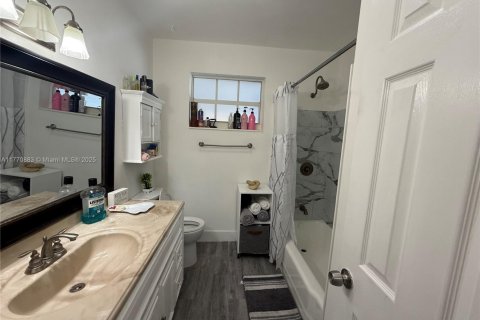 House in Miramar, Florida 3 bedrooms, 101.54 sq.m. № 1868780 - photo 13