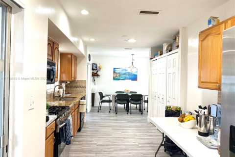 House in Miramar, Florida 3 bedrooms, 101.54 sq.m. № 1868780 - photo 7