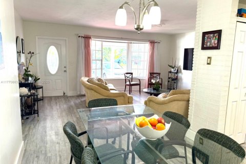 House in Miramar, Florida 3 bedrooms, 101.54 sq.m. № 1868780 - photo 3
