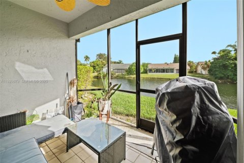 Touwnhouse à vendre à Tamarac, Floride: 3 chambres, 165.74 m2 № 1988840 - photo 11