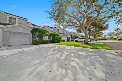 Touwnhouse à vendre à Tamarac, Floride: 3 chambres, 165.74 m2 № 1988840 - photo 2