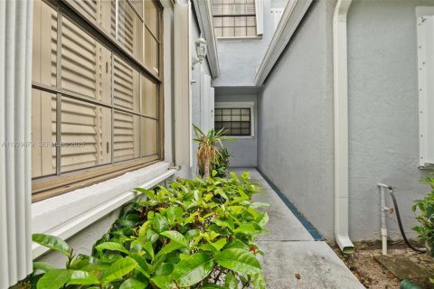 Touwnhouse à vendre à Tamarac, Floride: 3 chambres, 165.74 m2 № 1988840 - photo 3