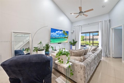 Touwnhouse à vendre à Tamarac, Floride: 3 chambres, 165.74 m2 № 1988840 - photo 8