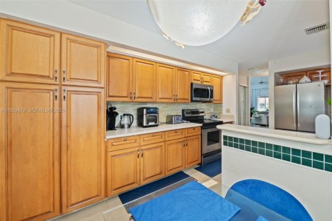 Touwnhouse à vendre à Tamarac, Floride: 3 chambres, 165.74 m2 № 1988840 - photo 13