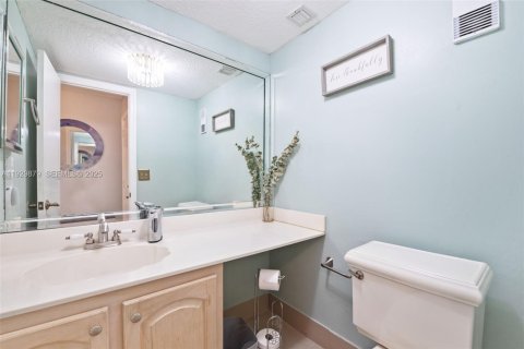 Touwnhouse à vendre à Tamarac, Floride: 3 chambres, 165.74 m2 № 1988840 - photo 6