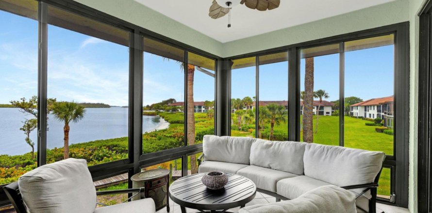 Кондоминиум с 3 спальнями в Стьюарт, Флорида № 1180216