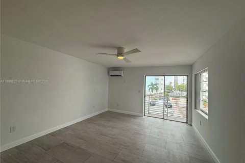 Condo in Miami Beach, Florida  № 1952337 - photo 15