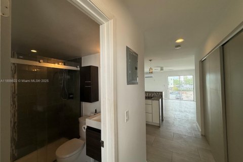 Condo in Miami Beach, Florida  № 1952337 - photo 4