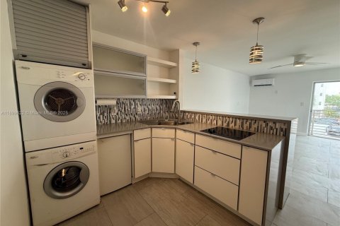 Condo in Miami Beach, Florida  № 1952337 - photo 10