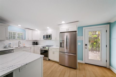 House in Holmes Beach, Florida 3 bedrooms, 117.24 sq.m. № 2114518 - photo 8