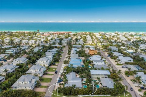 House in Holmes Beach, Florida 3 bedrooms, 117.24 sq.m. № 2114518 - photo 3