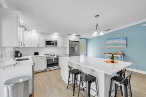 House in Holmes Beach, Florida 3 bedrooms, 117.24 sq.m. № 2114518 - photo 10