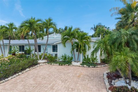 House in Holmes Beach, Florida 3 bedrooms, 117.24 sq.m. № 2114518