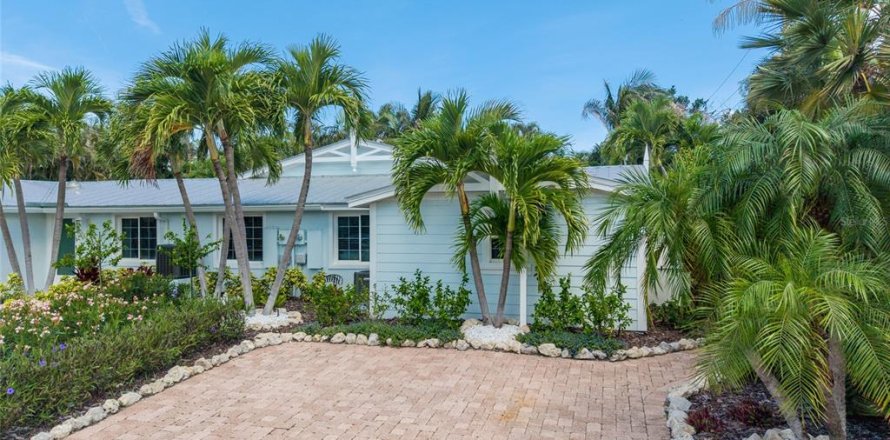 House in Holmes Beach, Florida 3 bedrooms, 117.24 sq.m. № 2114518