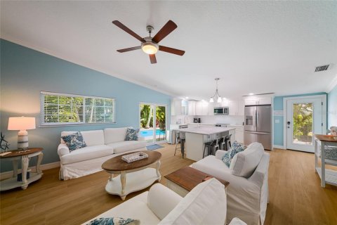 House in Holmes Beach, Florida 3 bedrooms, 117.24 sq.m. № 2114518 - photo 16