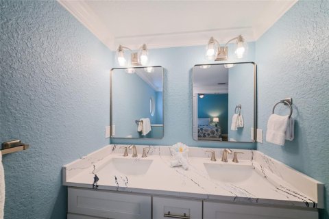 House in Holmes Beach, Florida 3 bedrooms, 117.24 sq.m. № 2114518 - photo 20