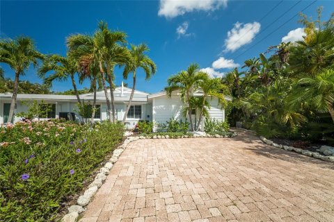 House in Holmes Beach, Florida 3 bedrooms, 117.24 sq.m. № 2114518 - photo 4