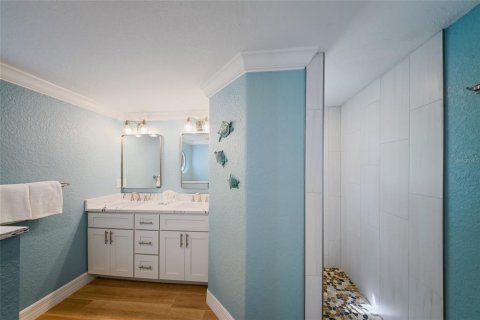 House in Holmes Beach, Florida 3 bedrooms, 117.24 sq.m. № 2114518 - photo 19