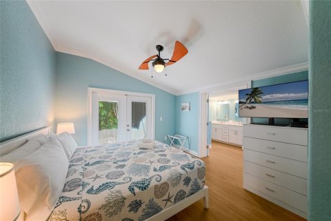 House in Holmes Beach, Florida 3 bedrooms, 117.24 sq.m. № 2114518 - photo 17