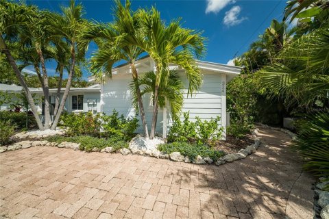 House in Holmes Beach, Florida 3 bedrooms, 117.24 sq.m. № 2114518 - photo 5