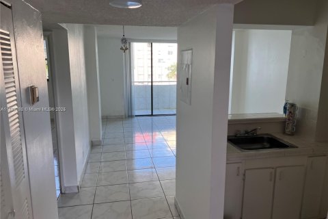 Condominio en venta en Miami, Florida, 1 dormitorio, 56.21 m2 № 2034144 - foto 7
