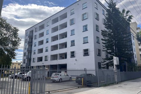 Condominio en venta en Miami, Florida, 1 dormitorio, 56.21 m2 № 2034144 - foto 4