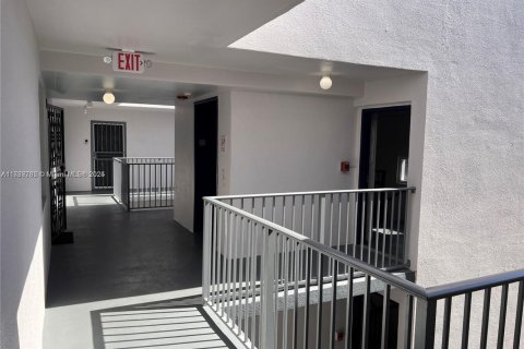 Condominio en venta en Miami, Florida, 1 dormitorio, 56.21 m2 № 2034144 - foto 5