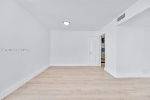 Copropriété à louer à Bay Harbor Islands, Floride: 1 chambre, 92.9 m2 № 2008255 - photo 10