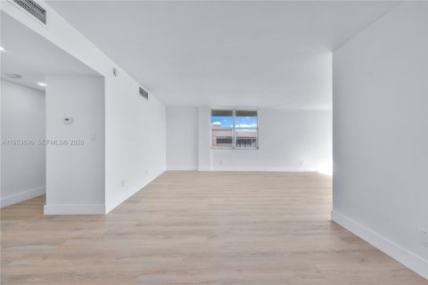 Copropriété à louer à Bay Harbor Islands, Floride: 1 chambre, 92.9 m2 № 2008255 - photo 11