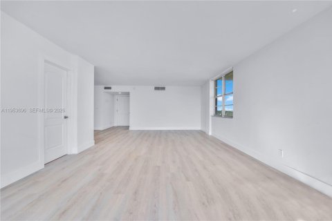 Copropriété à louer à Bay Harbor Islands, Floride: 1 chambre, 92.9 m2 № 2008255 - photo 8