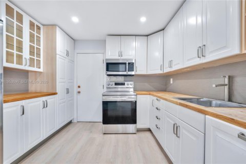 Copropriété à louer à Bay Harbor Islands, Floride: 1 chambre, 92.9 m2 № 2008255 - photo 4