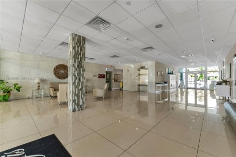 Copropriété à louer à Bay Harbor Islands, Floride: 1 chambre, 92.9 m2 № 2008255 - photo 22