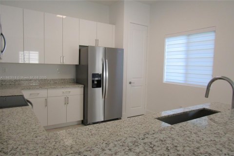 Купить виллу или дом в Майами, Флорида 4 спальни, 240.25м2, № 1981663 - фото 9