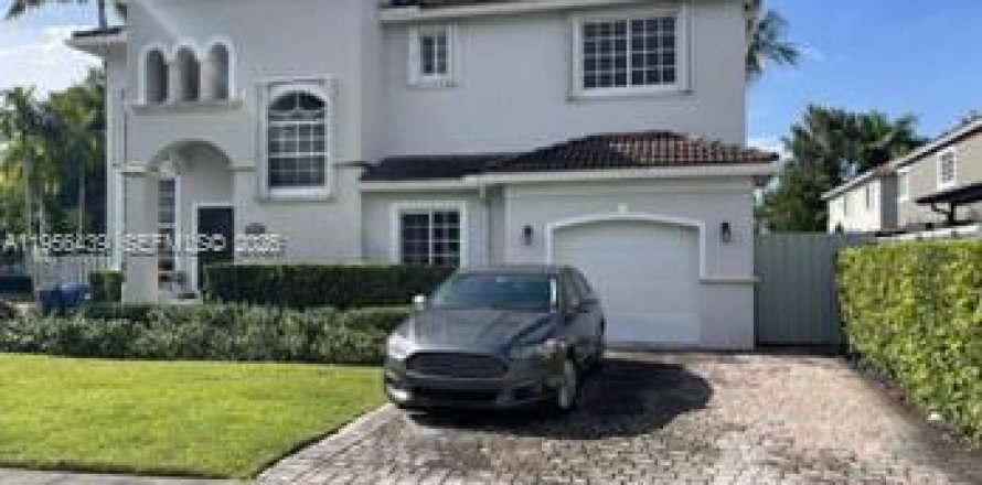 Propiedad comercial en Miami, Florida 1 dormitorio, 33.44 m2 № 2027495