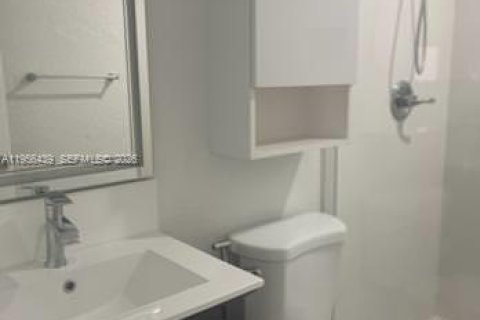 Propiedad comercial en alquiler en Miami, Florida, 1 dormitorio, 33.44 m2 № 2027495 - foto 16