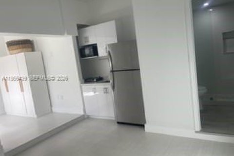 Propiedad comercial en alquiler en Miami, Florida, 1 dormitorio, 33.44 m2 № 2027495 - foto 13