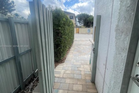 Propiedad comercial en alquiler en Miami, Florida, 1 dormitorio, 33.44 m2 № 2027495 - foto 6