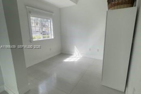 Propiedad comercial en alquiler en Miami, Florida, 1 dormitorio, 33.44 m2 № 2027495 - foto 20