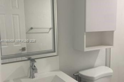 Propiedad comercial en alquiler en Miami, Florida, 1 dormitorio, 33.44 m2 № 2027495 - foto 19