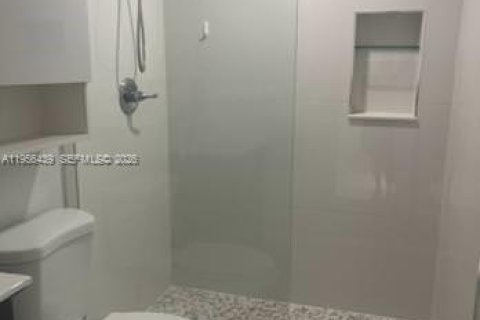 Propiedad comercial en alquiler en Miami, Florida, 1 dormitorio, 33.44 m2 № 2027495 - foto 17
