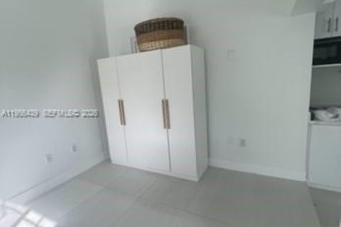 Propiedad comercial en alquiler en Miami, Florida, 1 dormitorio, 33.44 m2 № 2027495 - foto 22