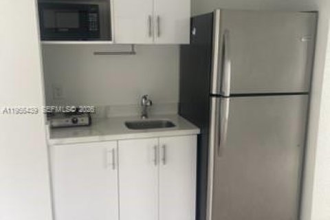 Propiedad comercial en alquiler en Miami, Florida, 1 dormitorio, 33.44 m2 № 2027495 - foto 14