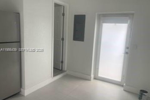 Propiedad comercial en alquiler en Miami, Florida, 1 dormitorio, 33.44 m2 № 2027495 - foto 8