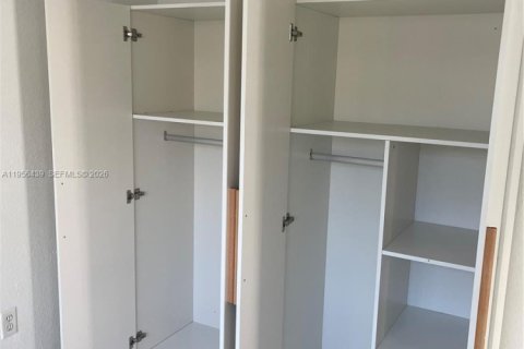 Propiedad comercial en alquiler en Miami, Florida, 1 dormitorio, 33.44 m2 № 2027495 - foto 29