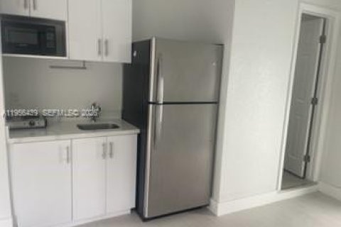 Propiedad comercial en alquiler en Miami, Florida, 1 dormitorio, 33.44 m2 № 2027495 - foto 15